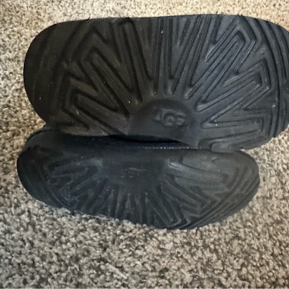 Toddler UGG Classic II Boot - Picture 5 of 6